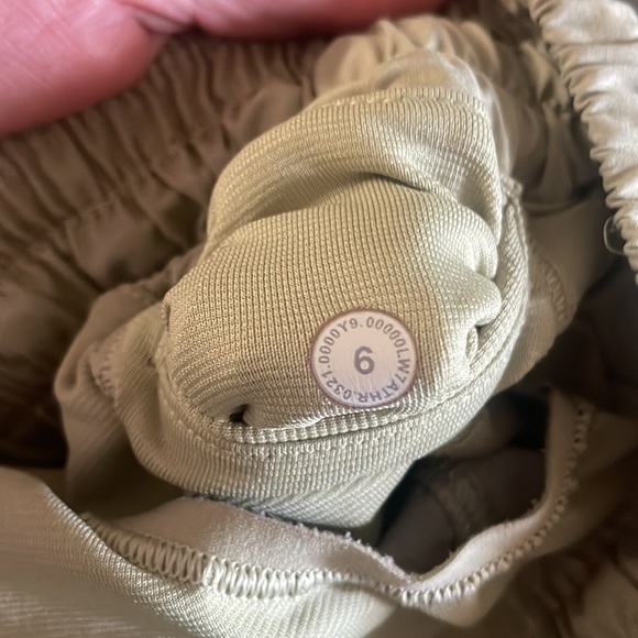 Lululemon Hotty Hot shorts. Size 6. Yellow/white speckled pattern. - Picture 2 of 2